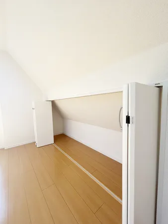 クローゼット付きの居室は、洋服や荷物など仕分けができるので、お子様も整理整頓がしっかりできますね