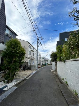 前面道路含む外観