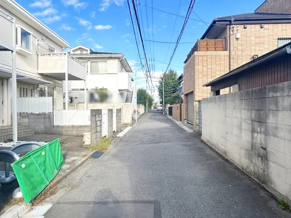 ●南側道路／幅員約3.9メートル※西側から撮影
