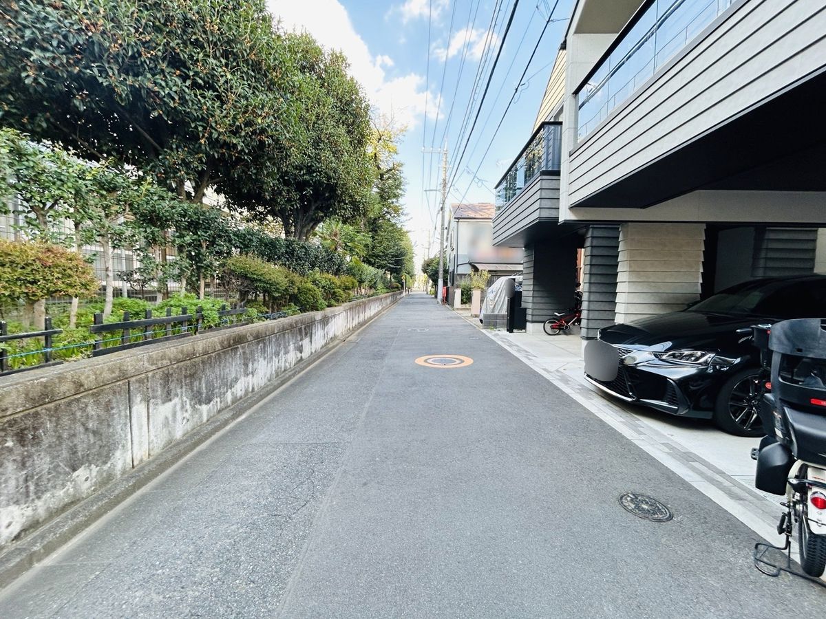 前面道路含む外観