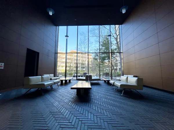 ラウンジからカフェテラスへ