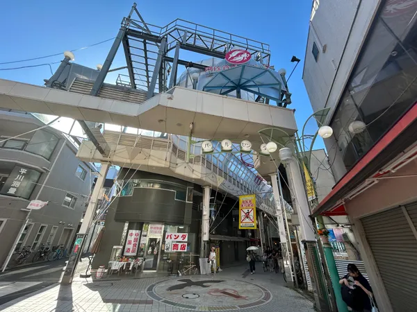 パールセンター隣接