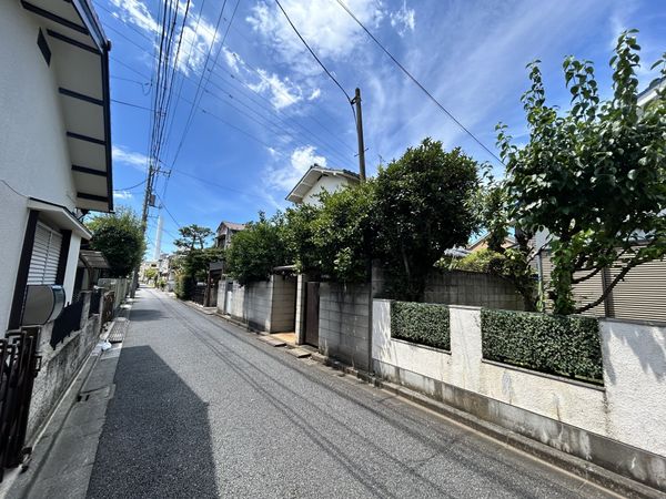 前面道路含む外観