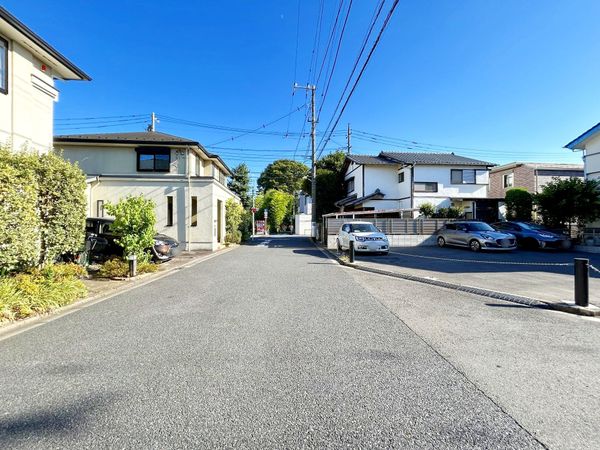 前面道路含む外観
