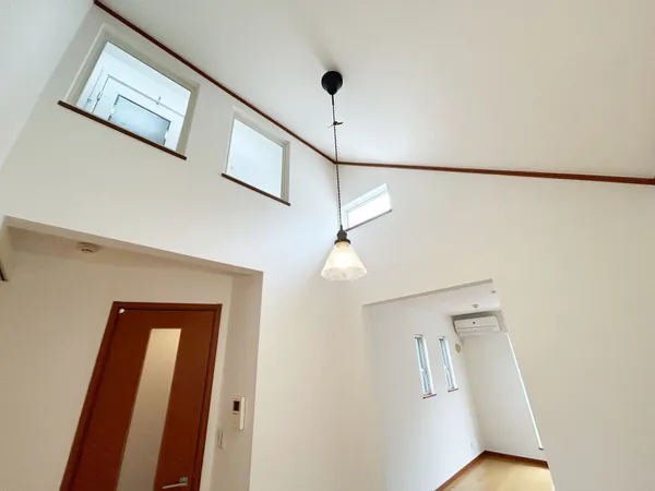 ダイニング上部吹抜け