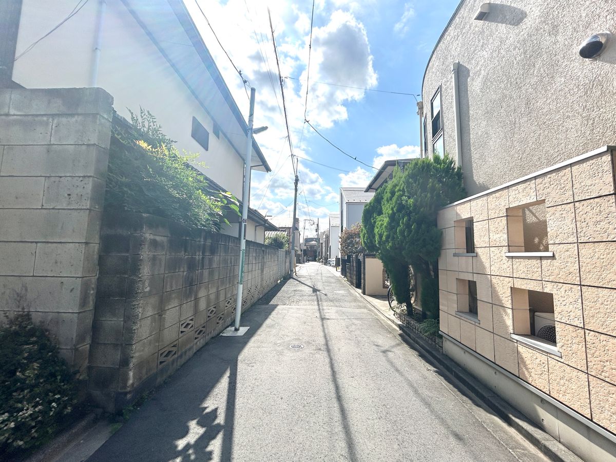 前面道路含む外観