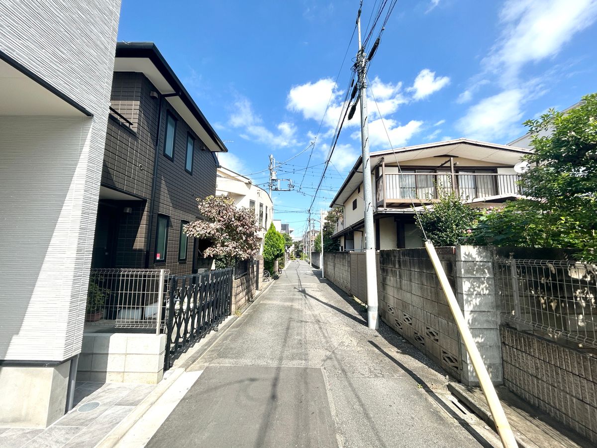 前面道路含む外観