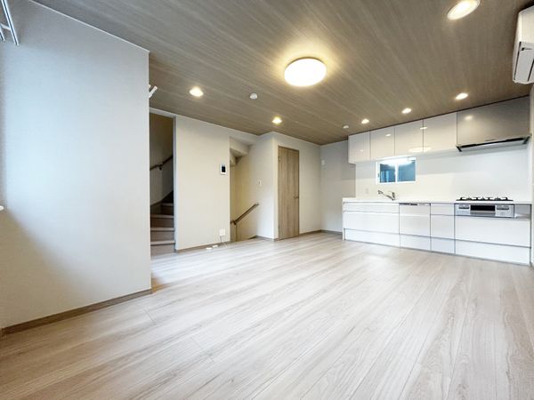 中野区本町1丁目戸建 リビング