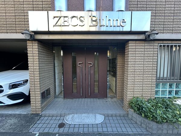 ゼクスビューネ中野本町 エントランス