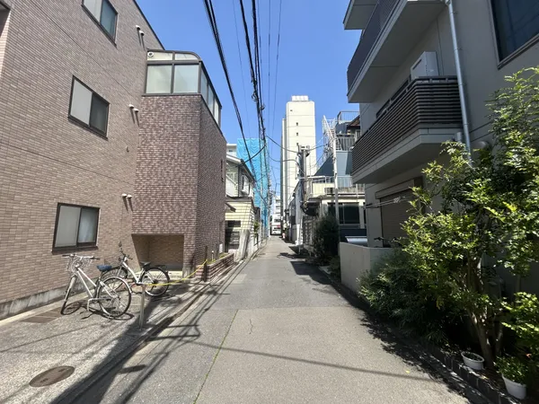 前面道路含む外観