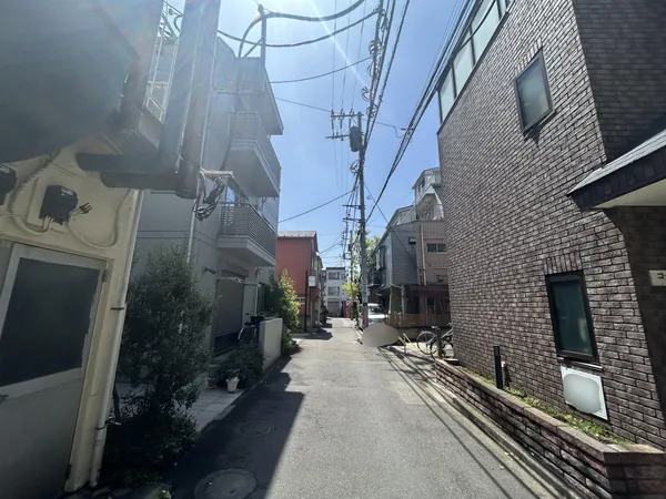 前面道路含む外観