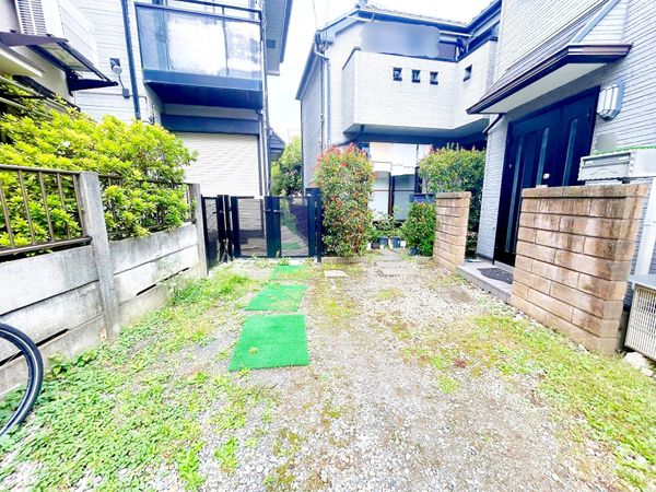 前面道路含む外観
