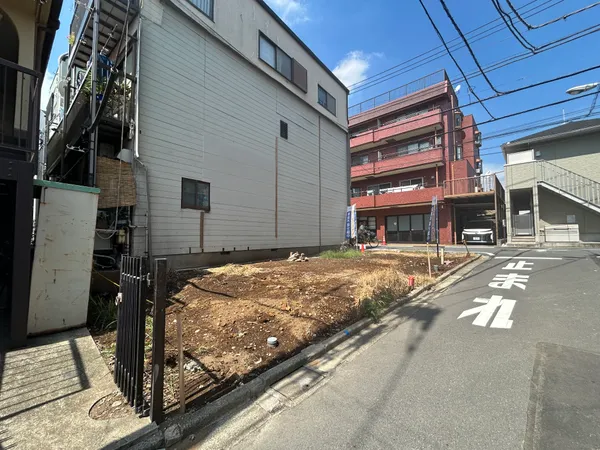 前面道路含む外観写真