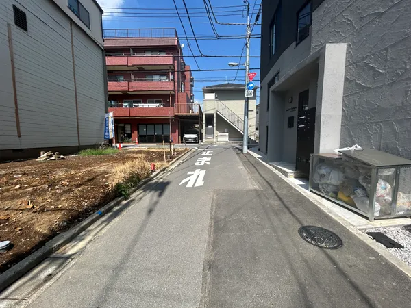 前面道路含む外観写真