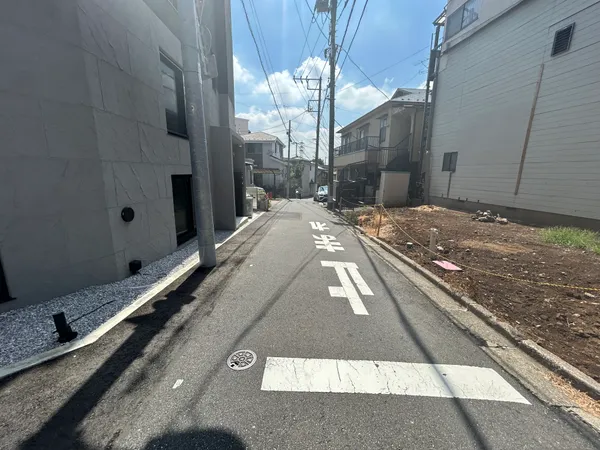 前面道路含む外観写真