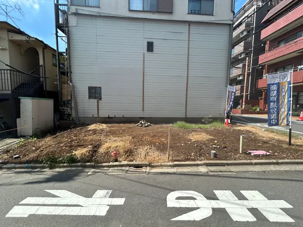 前面道路含む外観写真