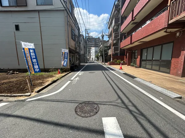 前面道路含む外観写真