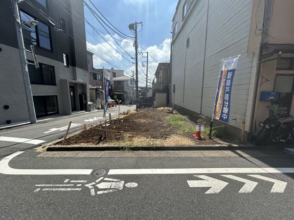 前面道路含む外観