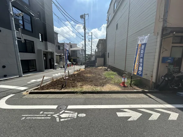 前面道路含む外観写真
