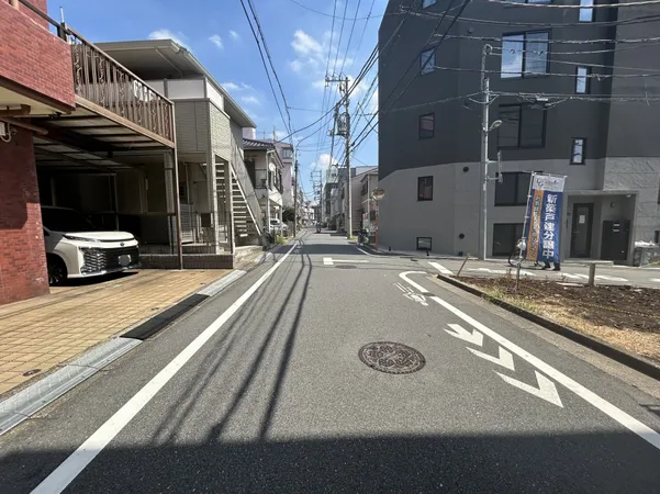 前面道路含む外観写真