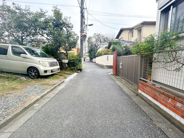 前面道路含む外観