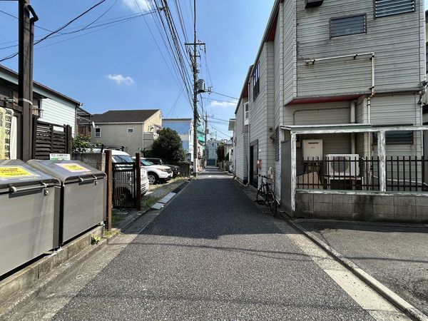 前面道路含む外観