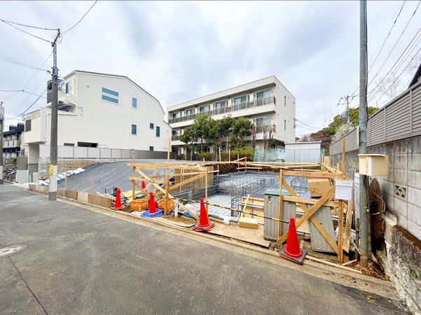 中野区中野2丁目 土地 B区画 前面道路含む外観 中野区中野2丁目 土地 B区画 前面道路含む外観