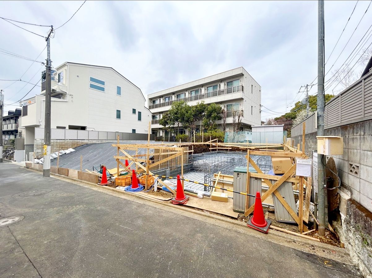 前面道路含む外観