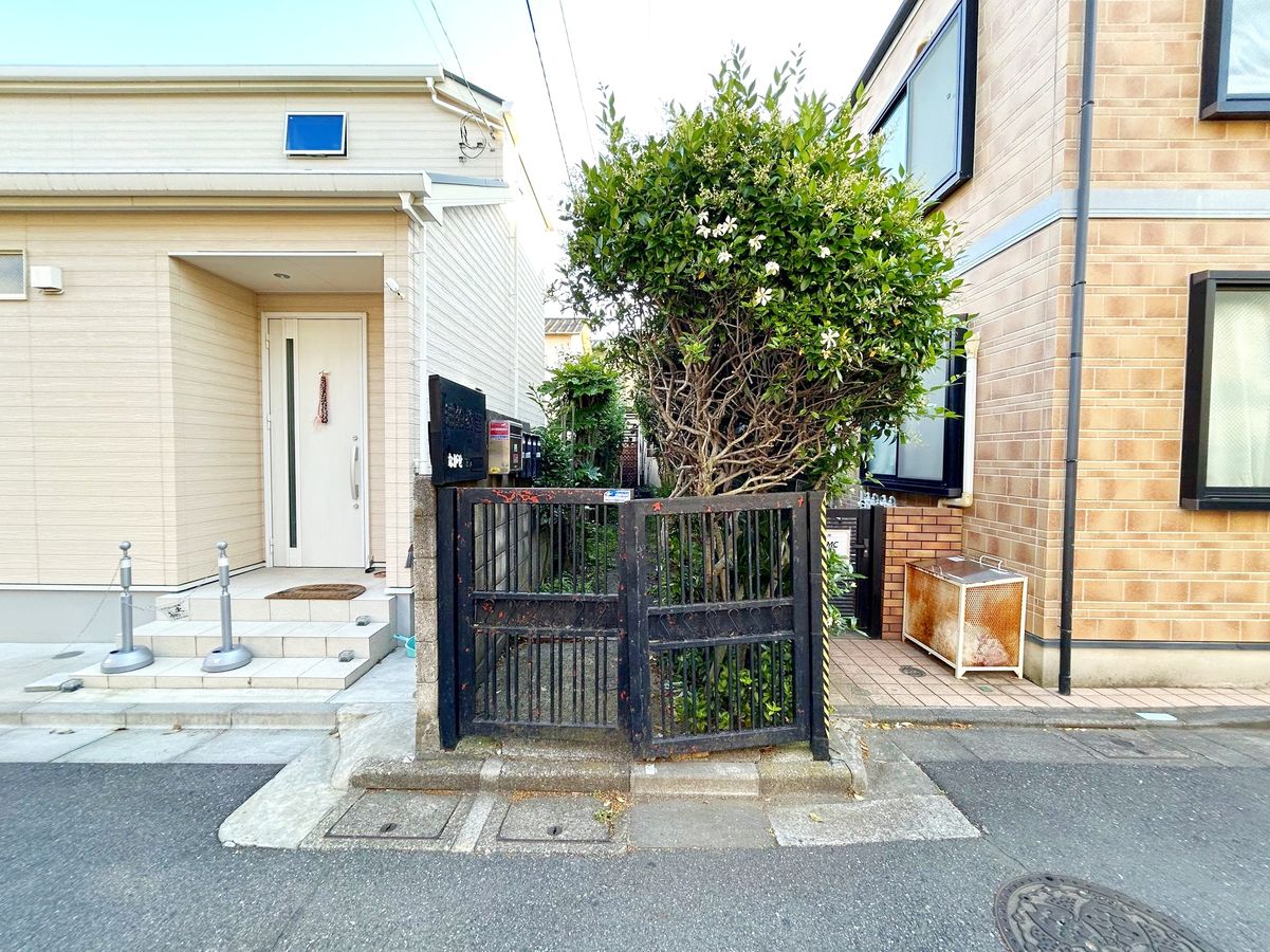 前面道路含む外観