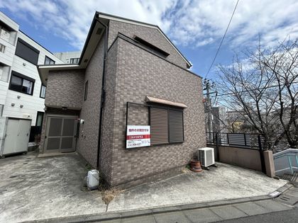 中野区松が丘2丁目 戸建 前面道路含む外観