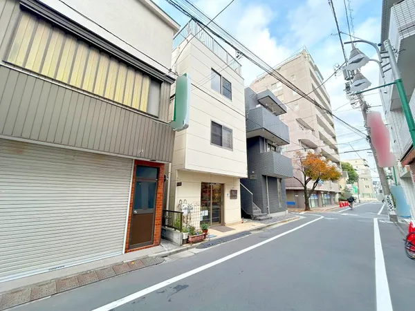 前面道路含む外観