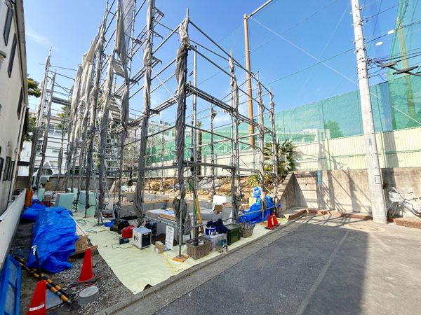 中野区中野1丁目 新築戸建 B号棟 前面道路含む外観