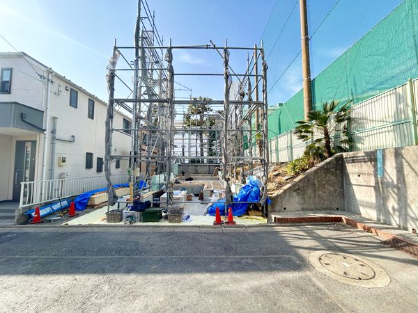 中野区中野1丁目 新築戸建 A号棟 前面道路含む外観