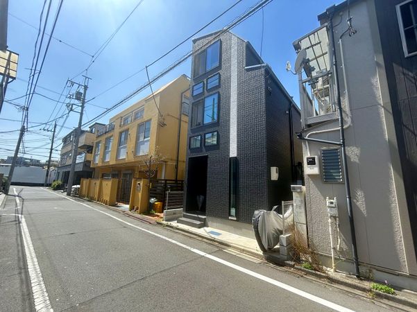 目黒区洗足1丁目 戸建 前面道路含む外観