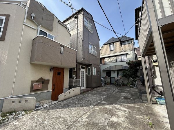 中野区中野3丁目 戸建 前面道路含む外観 中野区中野3丁目 戸建 前面道路含む外観