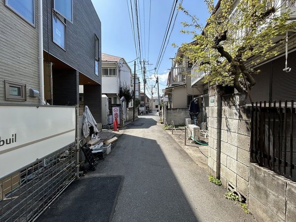 [新築]中野区野方2丁目 前面道路含む外観