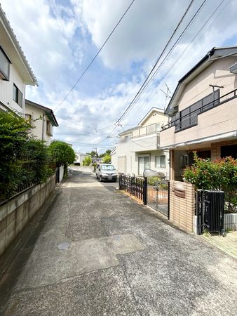 前面道路含む外観
