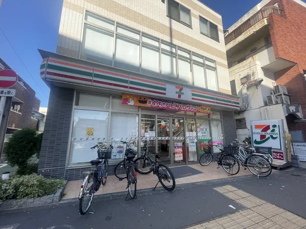 徒歩6分。