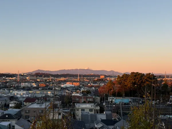 既存建物２階からの眺望朝焼けの富士山（天候による）