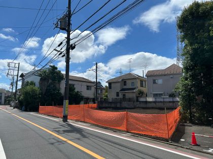 前面道路含む外観