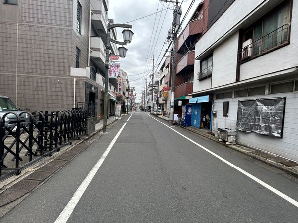 世田谷区梅丘1丁目 古家付土地 前面道路含む外観 世田谷区梅丘1丁目 古家付土地 前面道路含む外観