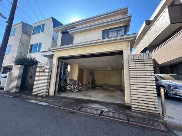 世田谷区松原4丁目 古家付土地 前面道路含む外観 世田谷区松原4丁目 古家付土地 前面道路含む外観