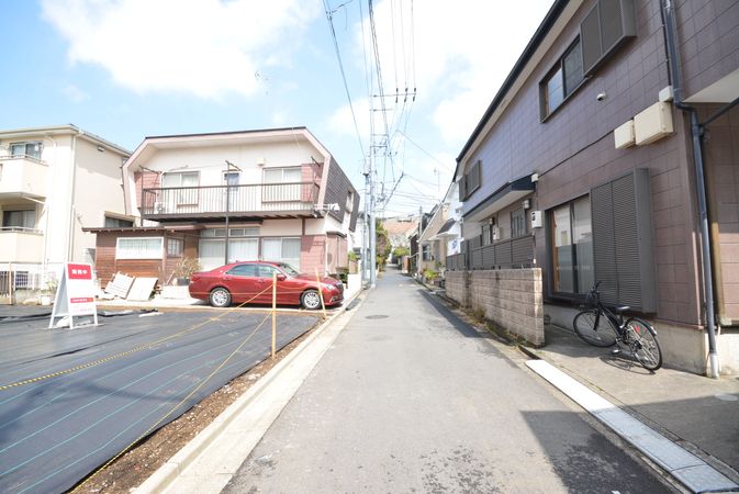 世田谷区代沢三丁目 土地 前面道路含む外観