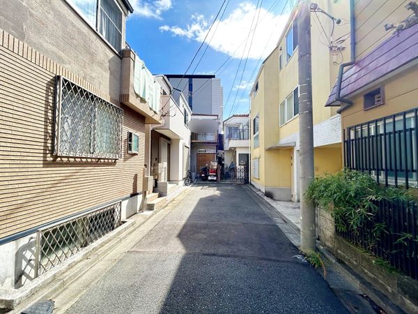 世田谷区梅丘3丁目 古家付土地 前面道路含む外観
