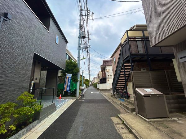 世田谷区松原1丁目 新築戸建 前面道路含む外観 世田谷区松原1丁目 新築戸建 前面道路含む外観