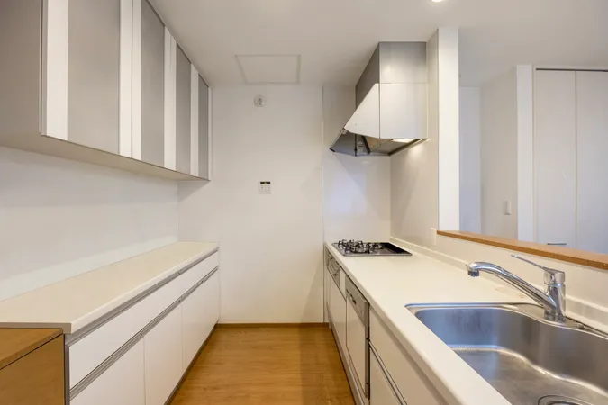 キッチン(空室リフォームイメージ) ※画像は実際の室内写真および間取り図をもとに、CGにて再現した「空室リフォームイメージ」であり、実際とは多少異なります。