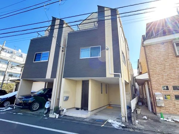 ２０１６年（平成２８年）８月築、室内大変丁寧にお使いです。