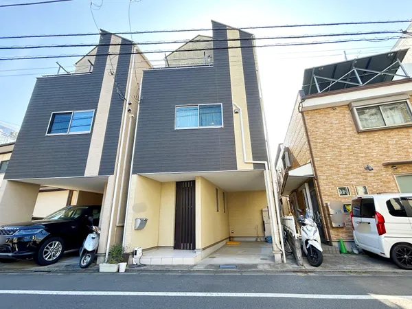 ２０１６年（平成２８年）８月築、室内大変丁寧にお使いです。