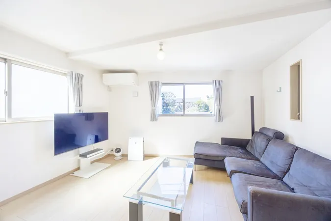 ３方向に窓が設けてあり、通風良好です。※家具・家電等は取引対象に含みません。