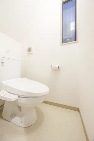 １階トイレ。トイレは１階と３階に設置。